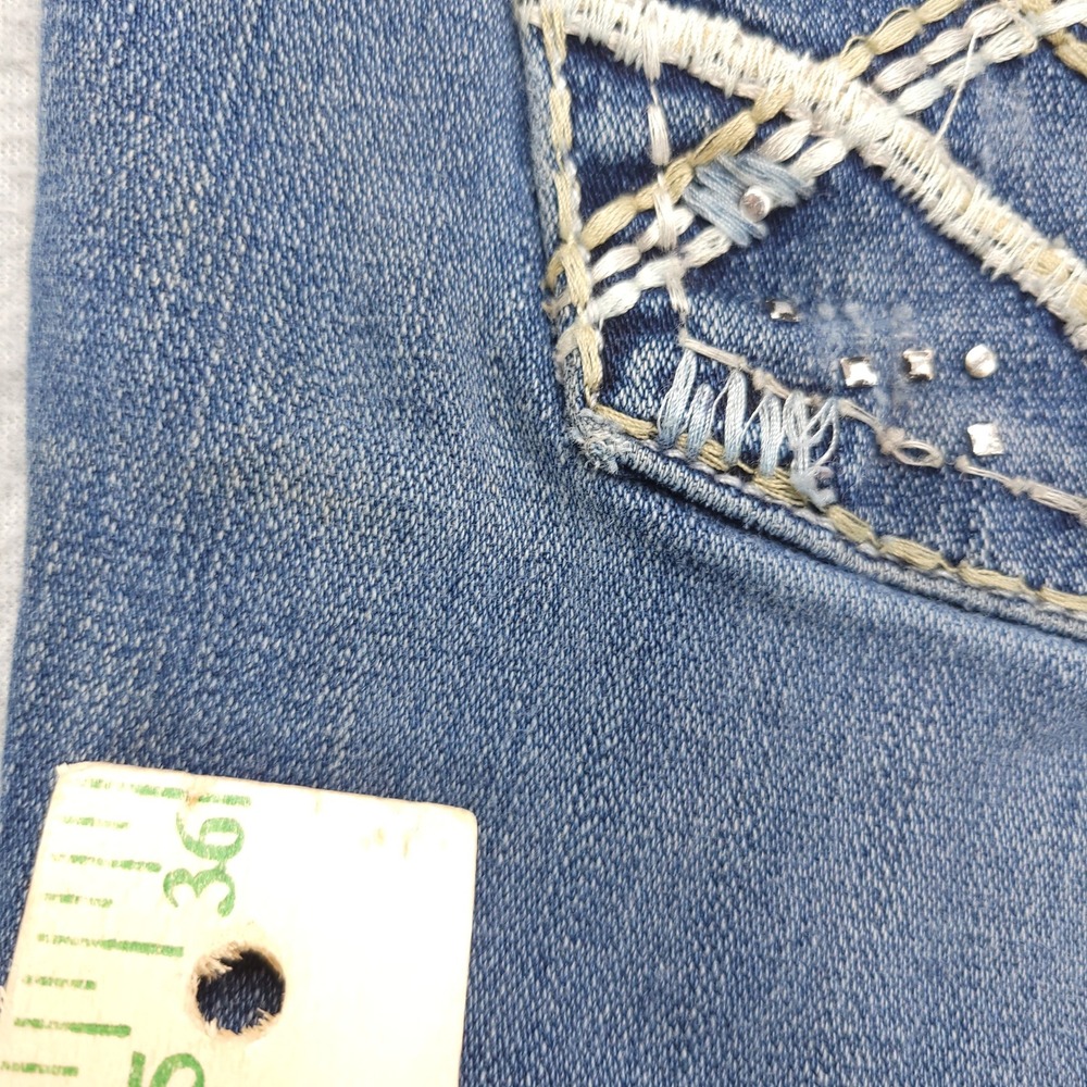 BKE Denim Reese Distressed Cropped Jeans Size 28 Embellished Pockets Capri - Picture 8 of 16